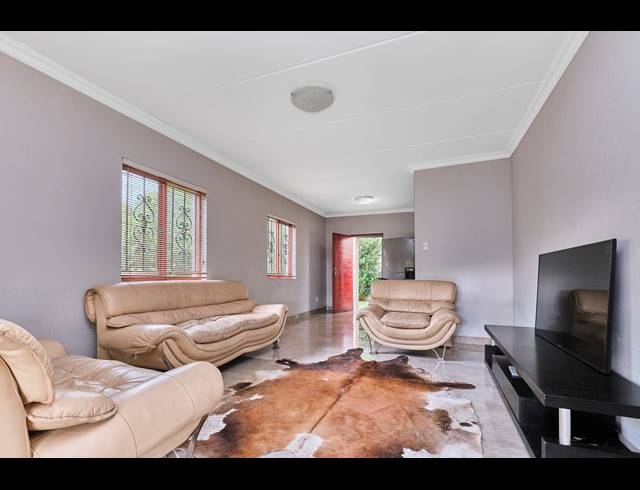 2 BEDROOM TOWNHOUSE FOR SALE IN RUIMSIG